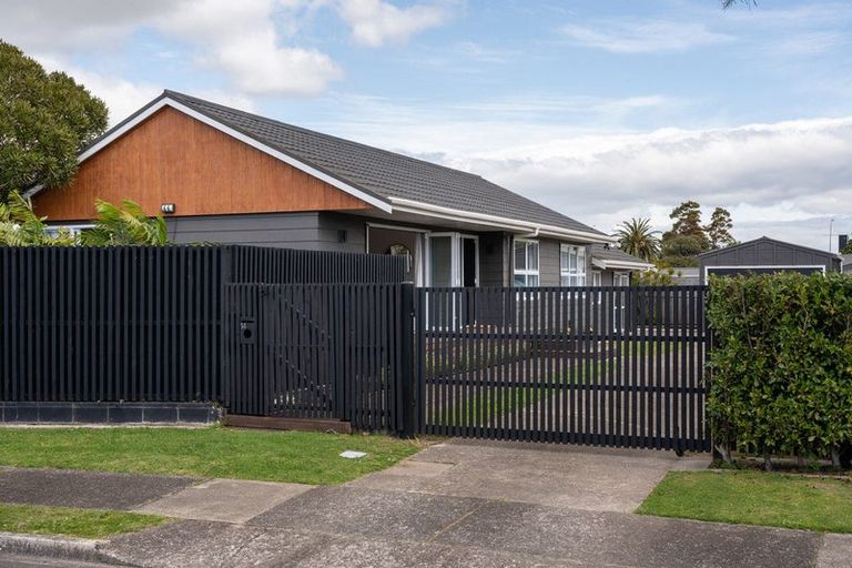 Photo of property in 14 Tudor Place, Mount Maunganui, 3116