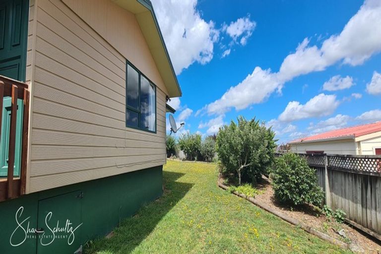Photo of property in 6 Ash Grove, Maungaturoto, 0520