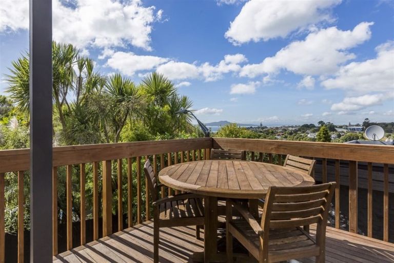 Photo of property in 1/54 Knights Road, Rothesay Bay, Auckland, 0630