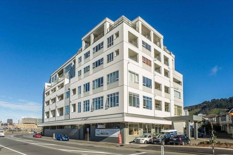 Photo of property in Stadium Garden Flats, 213/107 Thorndon Quay, Pipitea, Wellington, 6011