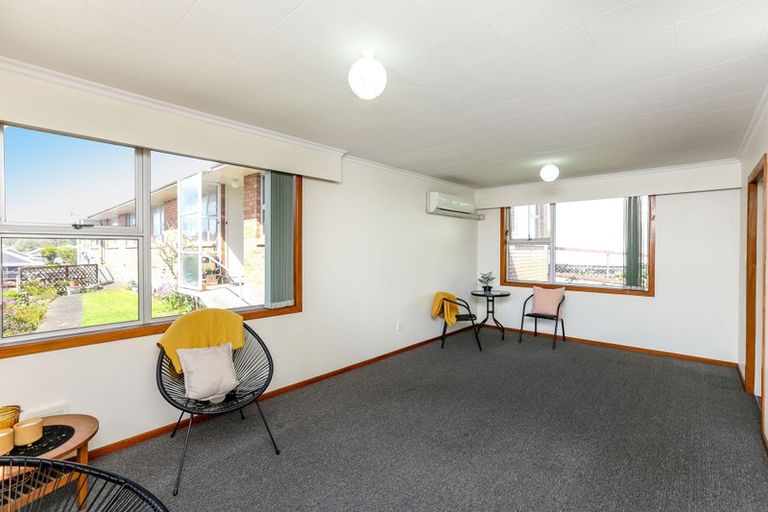 Photo of property in 2/256 Courtenay Street, Strandon, New Plymouth, 4312