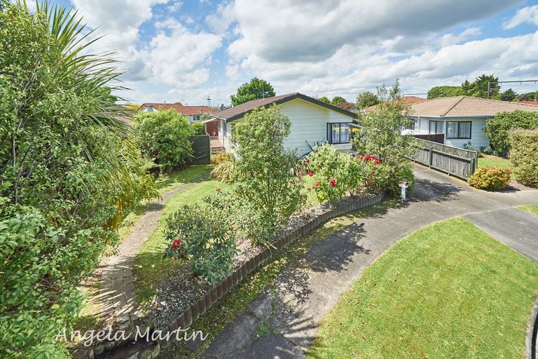 Photo of property in 2 Bevan Place, Cloverlea, Palmerston North, 4412