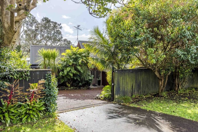 Photo of property in 29 Glencoe Road, Browns Bay, Auckland, 0630