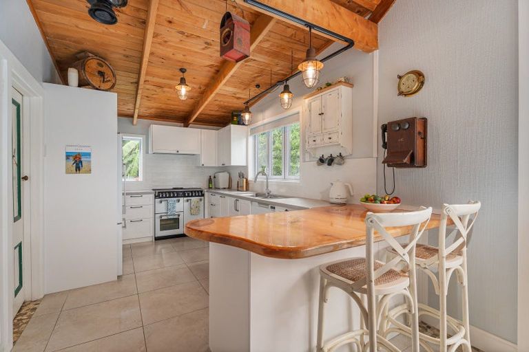 Photo of property in 17 Cemetery Road, Kuaotunu, Whitianga, 3592