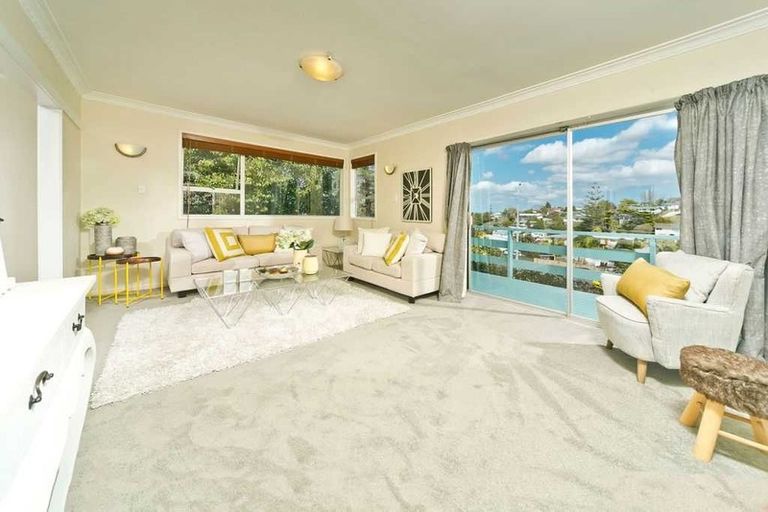 Photo of property in 2/12 Datura Place, Sunnynook, Auckland, 0620
