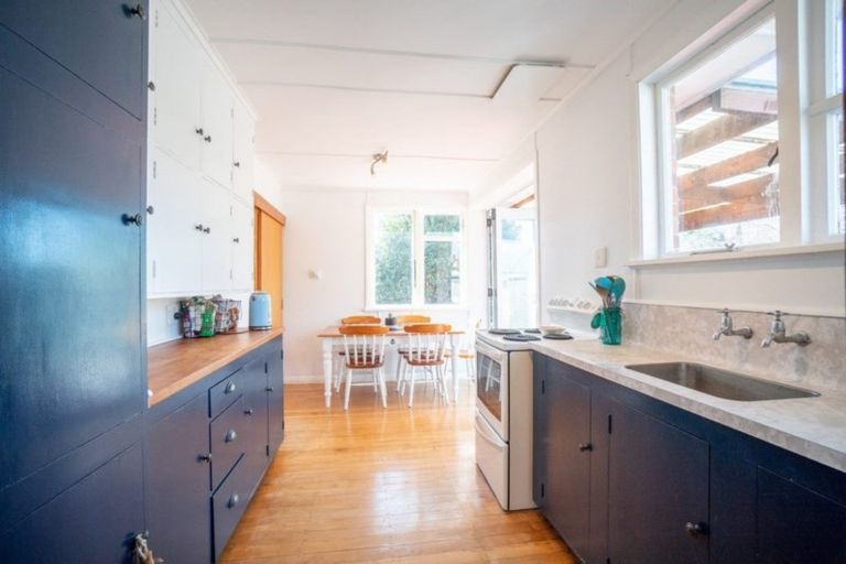 Photo of property in 24 Leicester Street, Terrace End, Palmerston North, 4410