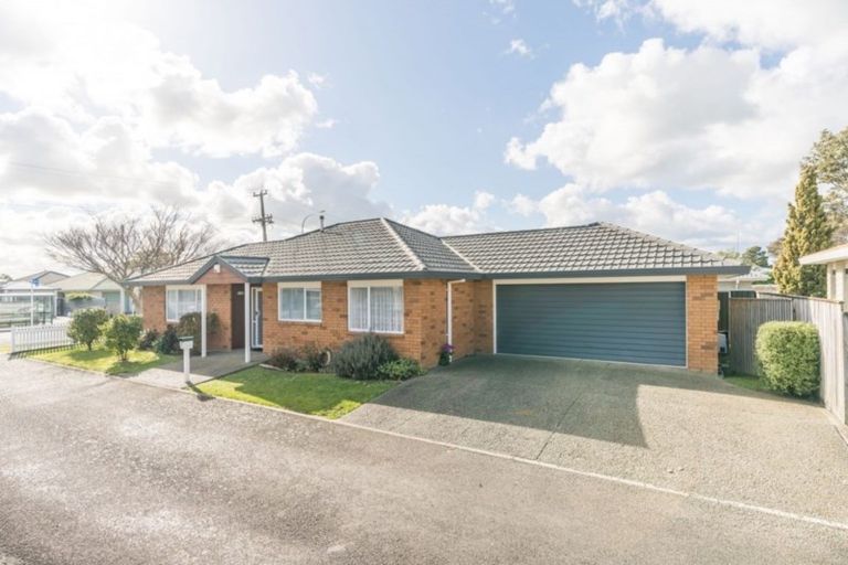 Photo of property in 1 Cole Lane, Milson, Palmerston North, 4414