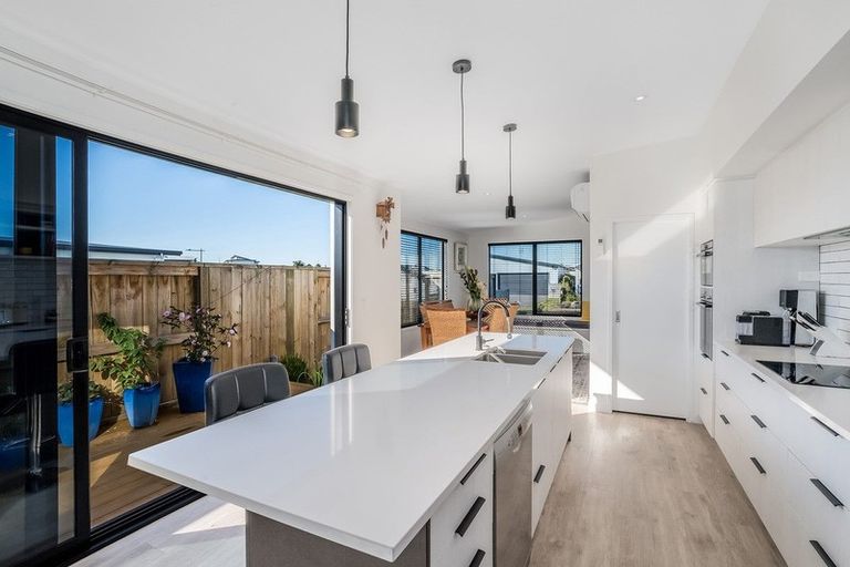 Photo of property in 10 Knightia Drive, Papamoa Beach, Papamoa, 3118