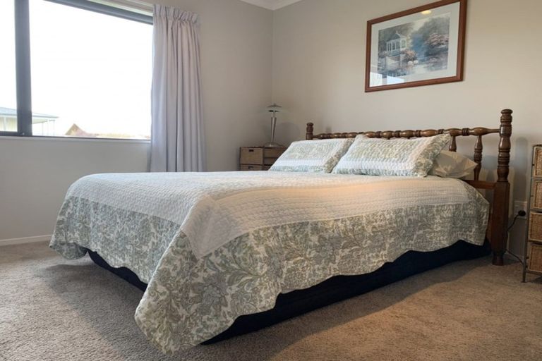 Photo of property in 13 Belgrove Drive, Waipukurau, 4200