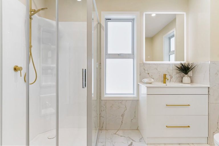 Photo of property in 1 Pinnacle Street, Seatoun, Wellington, 6022