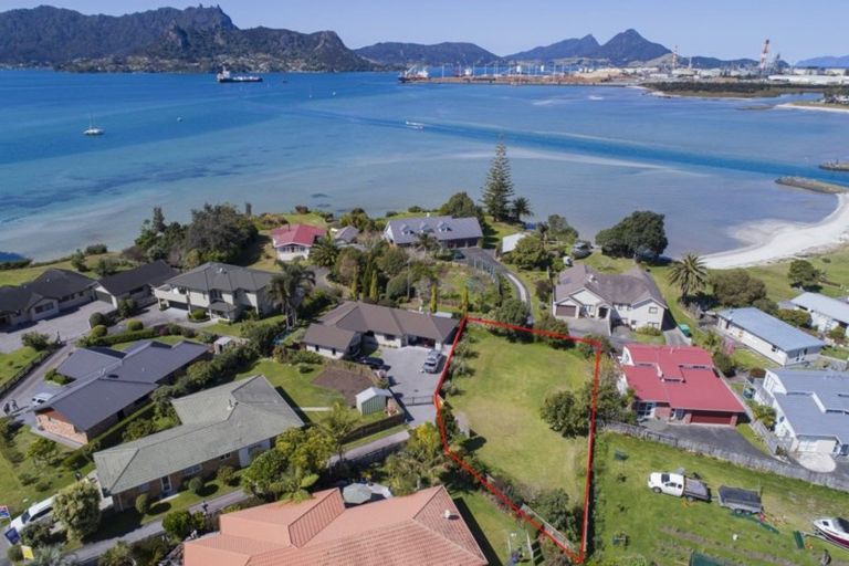 Photo of property in 16 Paradise Point Place, One Tree Point, 0118