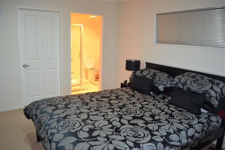 Photo of property in 16 Percy Kinsman Crescent, Riverstone Terraces, Upper Hutt, 5018