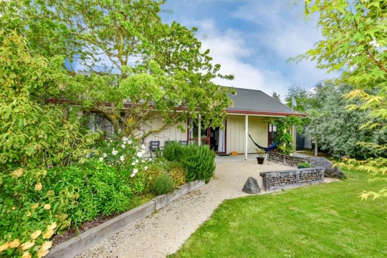 Photo of property in 14 Cross Street, Coalgate, 7673