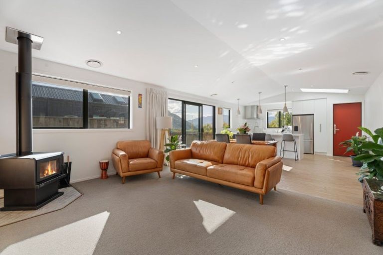 Photo of property in 43 Bannister Street, Jacks Point, Queenstown, 9371