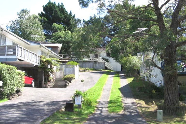 Photo of property in 1/3 Aralia Road, Sunnynook, Auckland, 0620