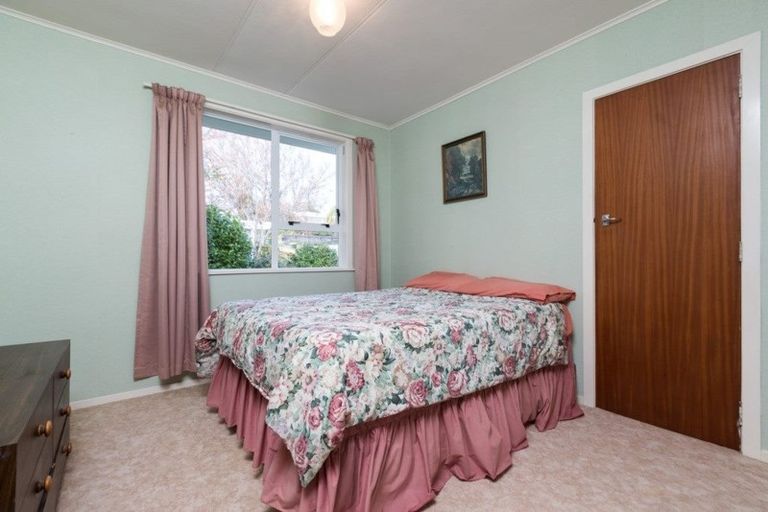 Photo of property in 2 Wayne Place, Ferndale, New Plymouth, 4310
