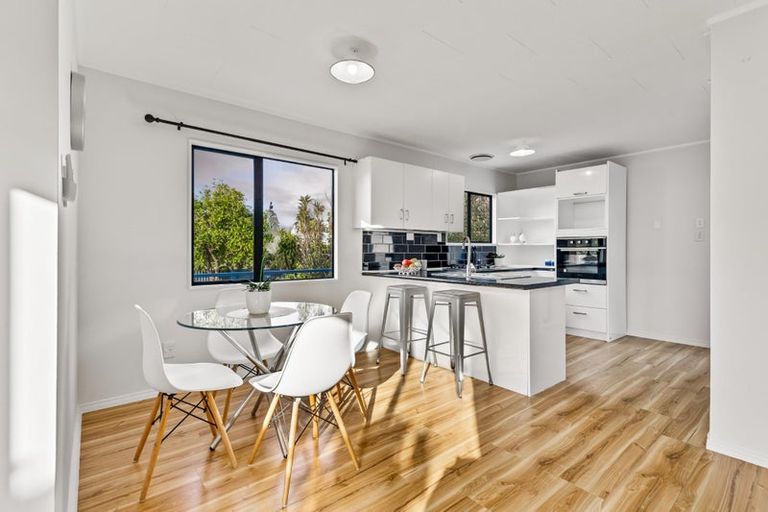 Photo of property in 2/12 Cameron Place, Ranui, Auckland, 0612