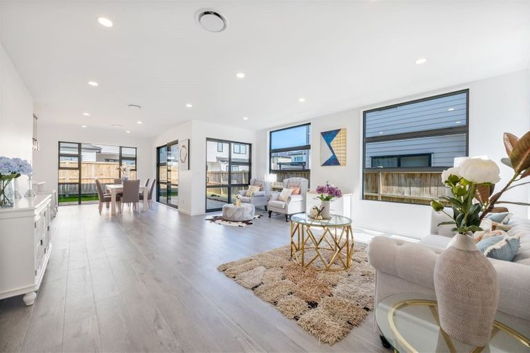 Photo of property in 70 Hughs Way, Flat Bush, Auckland, 2019