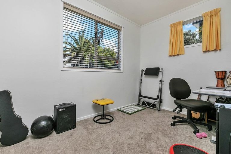 Photo of property in 47 Vandeleur Avenue, Birkdale, Auckland, 0626