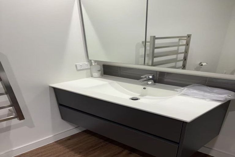 Photo of property in 80 Glidepath Road, Hobsonville, Auckland, 0616