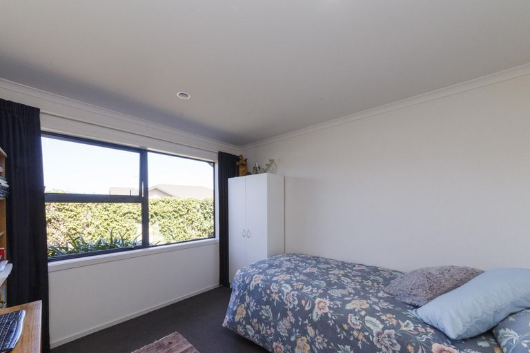 Photo of property in 99a Schnell Drive, Kelvin Grove, Palmerston North, 4414