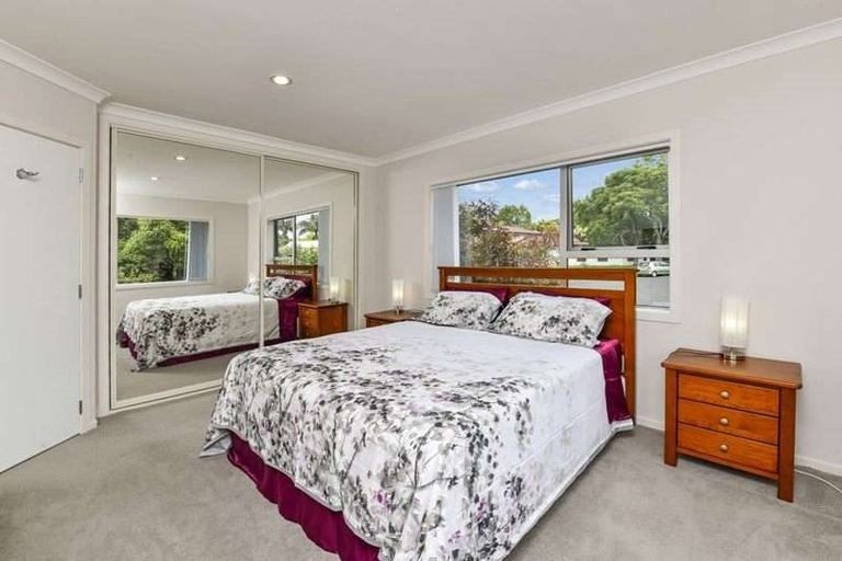 Photo of property in 8 Jessmae Place, Hillcrest, Auckland, 0627