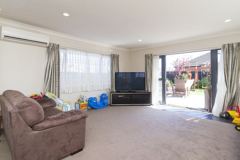 Photo of property in 32 Moana Grove, Waiwhetu, Lower Hutt, 5010
