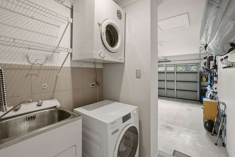 Photo of property in 142a Heta Road, Highlands Park, New Plymouth, 4312