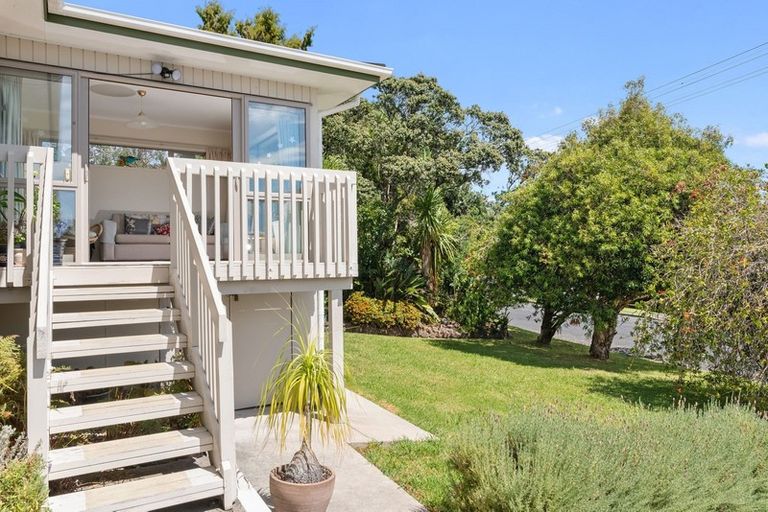 Photo of property in 2/6 Philson Terrace, Browns Bay, Auckland, 0630