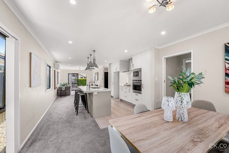 Photo of property in 15 Te Kaeaea Crescent, Wallaceville, Upper Hutt, 5018