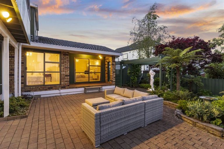 Photo of property in 2/26 Tui Glen Road, Birkenhead, Auckland, 0626