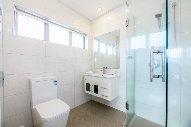 Photo of property in 12 Midhurst Avenue, Henderson, Auckland, 0612