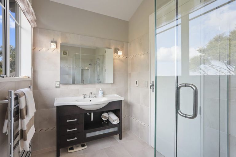 Photo of property in 291 Forest Hill Road, Waiatarua, Auckland, 0612