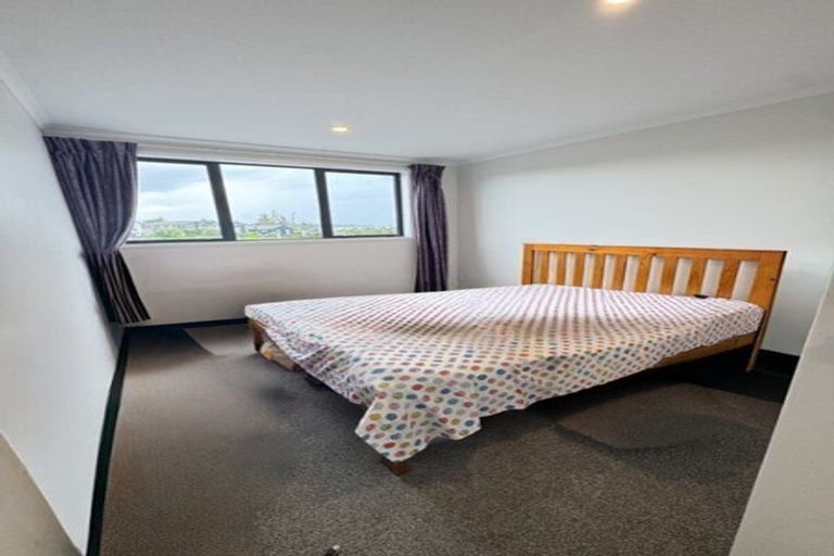 Photo of property in 16 Whiri Lane, Hobsonville, 0616