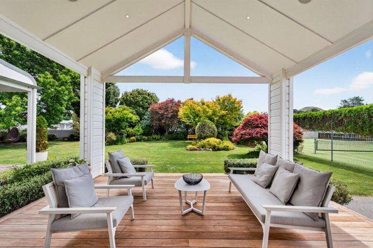 Photo of property in 27 Neeve Road, Taradale, Napier, 4112