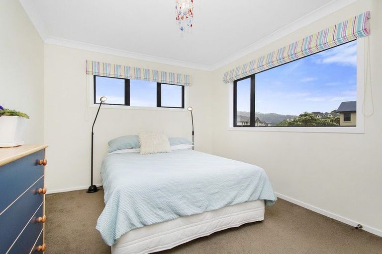 Photo of property in 189 Woodman Drive, Tawa, Wellington, 5028