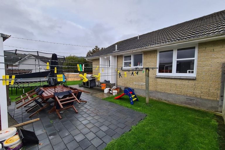 Photo of property in 20a Parera Grove, Heretaunga, Upper Hutt, 5018