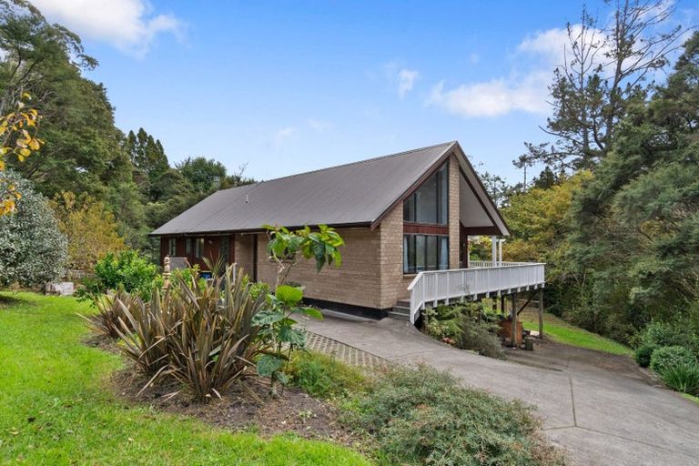 Photo of property in 140 Shaw Road, Oratia, Auckland, 0604