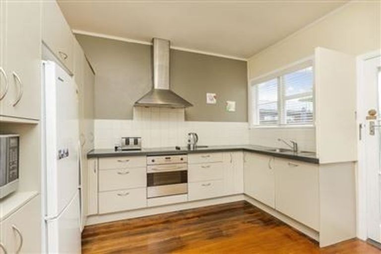 Photo of property in 1/27 Rosedale Road, Pinehill, Auckland, 0632