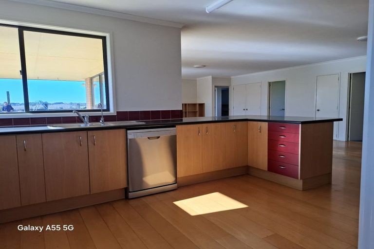 Photo of property in 469 Waitakere Road, Taupaki, Henderson, 0782