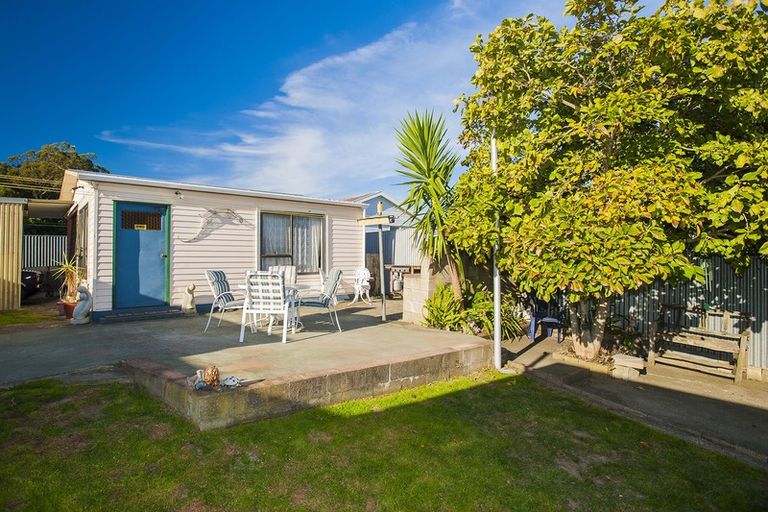 Photo of property in 115 De Lautour Road, Inner Kaiti, Gisborne, 4010