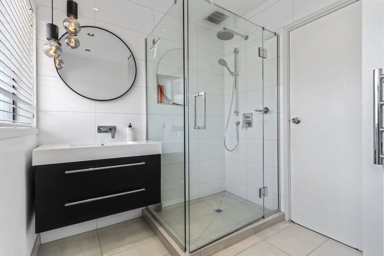 Photo of property in 1/33 Bramley Drive, Farm Cove, Auckland, 2012