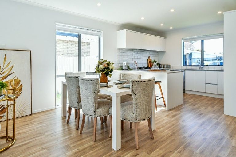 Photo of property in 9 Waituarua Drive, Takanini, 2112