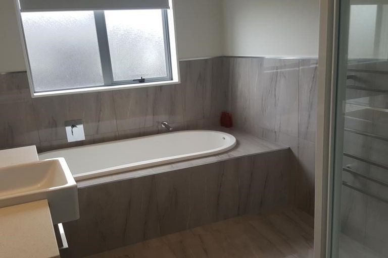 Photo of property in 69 Mackay Drive, Greenhithe, Auckland, 0632