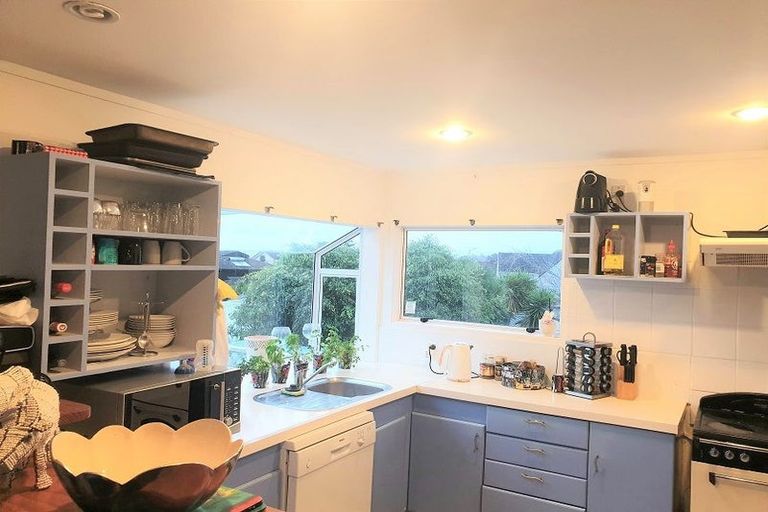 Photo of property in 6 Da Vinci Place, West Harbour, Auckland, 0618