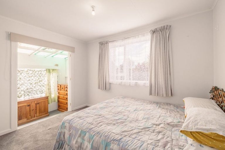 Photo of property in 216 Wainoni Road, Avondale, Christchurch, 8061