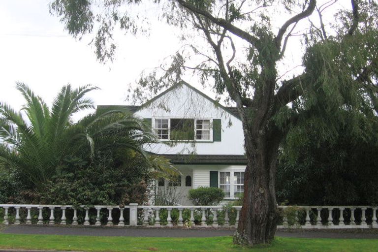 Photo of property in 52 Forest Lake Road, Forest Lake, Hamilton, 3200