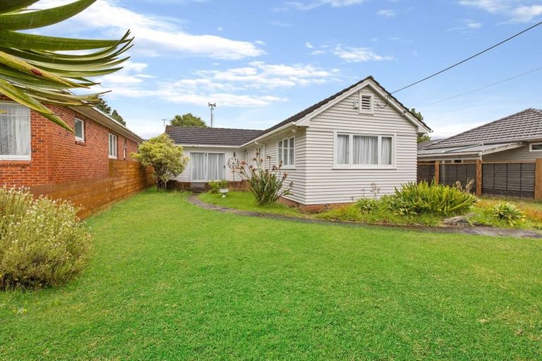 Photo of property in 6 River Road, Te Atatu Peninsula, Auckland, 0610