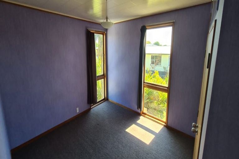 Photo of property in 4 Mahia Place, Kelvin Grove, Palmerston North, 4414