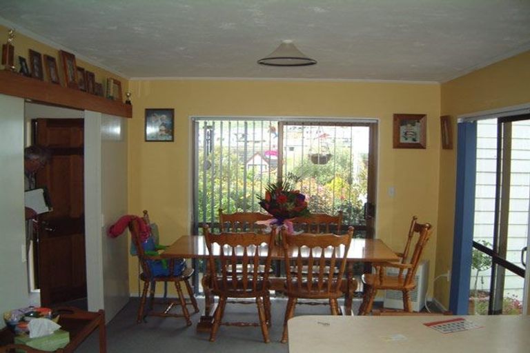 Photo of property in 32 Albatross Close, Whitby, Porirua, 5024